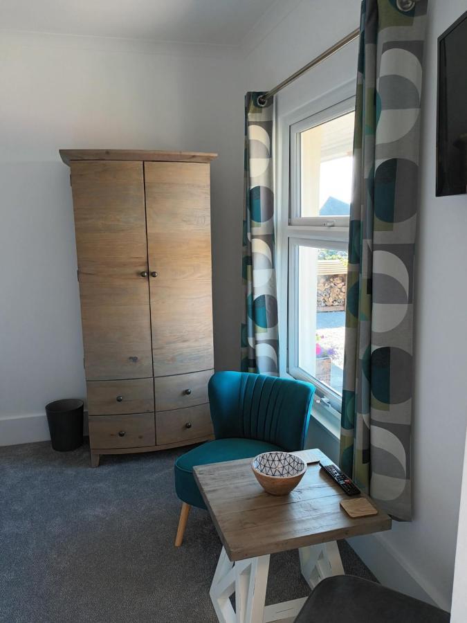 Contemporary One Bed Studio. Sea Views And Parking Вествард-Го Екстер'єр фото
